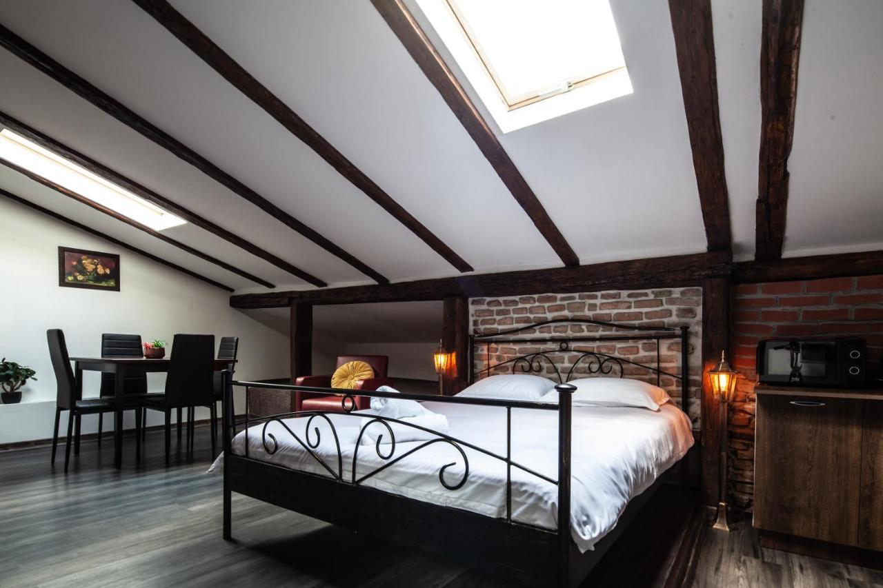 Little Paris Booutique In Old Town Center Appartement Braşov